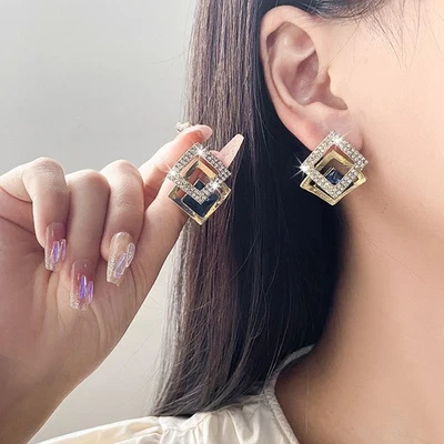 Boucles d'oreilles carrées légères en or rose avec incrustations de pierres p - Photo 1/4