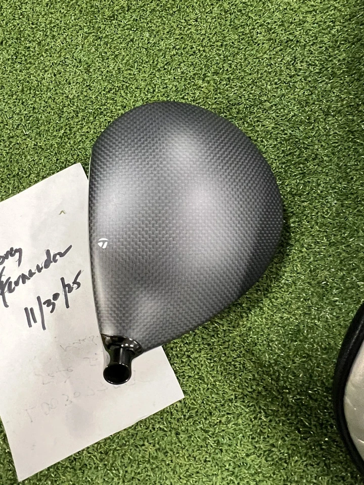 NEW* TaylorMade QI35 LS 8* Driver Head + Head cover + weight kit - Image 4 of 4