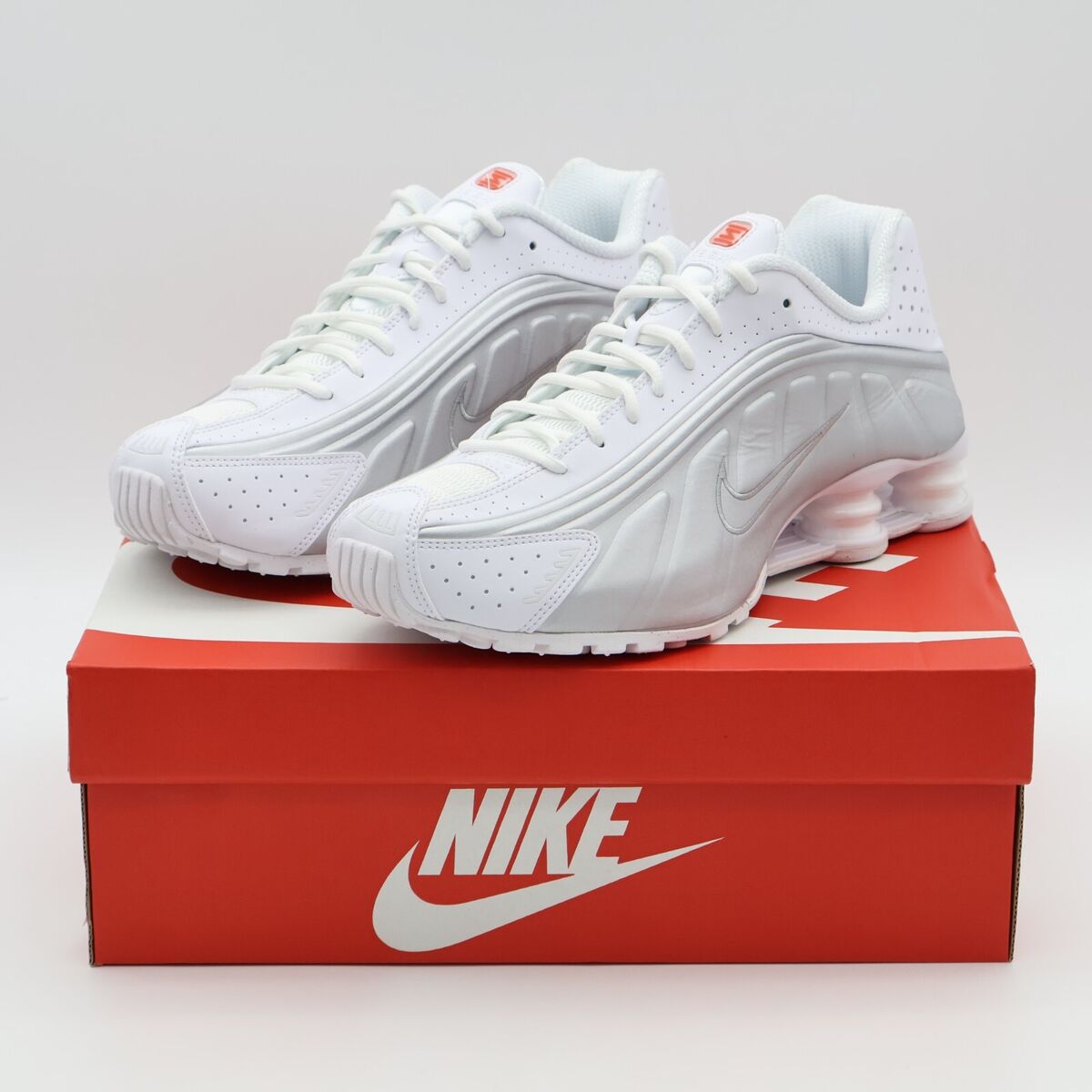 AR3565-101 Nike Shox R4 White Metallic Silver Max Orange AR3565-101 Nike Shox R4 White Metallic Silver Max Orange