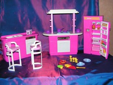 BARBIE     mobilier de  cuisine  plus vaisselle    1986