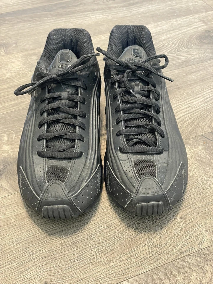 RARE 2019 NIKE SHOX R4 BV1111 001 TRIPLE BLACK MEN’S SIZE 7.5 - Image 3 of 4