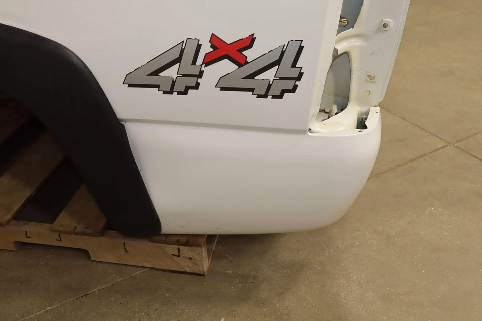 99-07 Chevy GMC GMT800 6'6" Pickup Truck Bed Box Rust Free Southern White 50U - Image 2 of 4