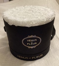 Venus et Fleur White Roses Flower Box Arrange...