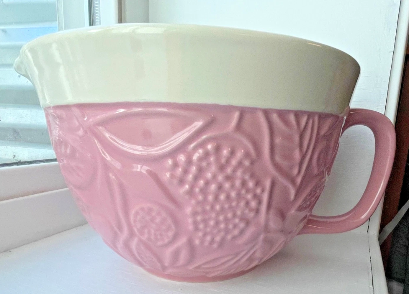 EUC The Bake Shop Masterclass Large glass Mixing Bowl Stoneware Pink unique HTF