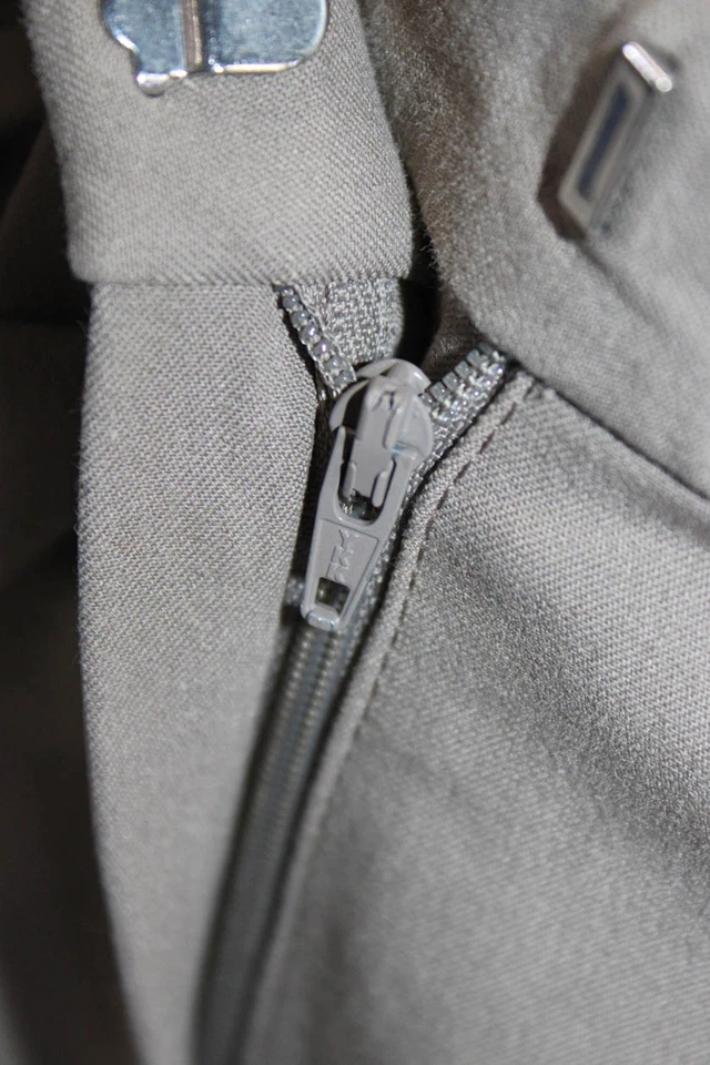 Pantalones Cortos Chinos Theory Unisex Marrón Gancho y Ojo Talla 2 Foto 4 de 4