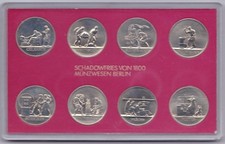 Themensatz 1983 A  SCHADOWFRIES von 1800 mit 8 versch.  Medaillen  Stempelglanz