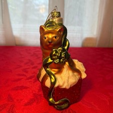 Cat ornament in present molded glass 7 in Christmas d cor