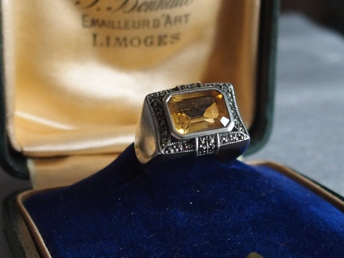 Grosse bague vintage très imposante de forme anneau e Grosse bague vintage très imposante de forme anneau e
