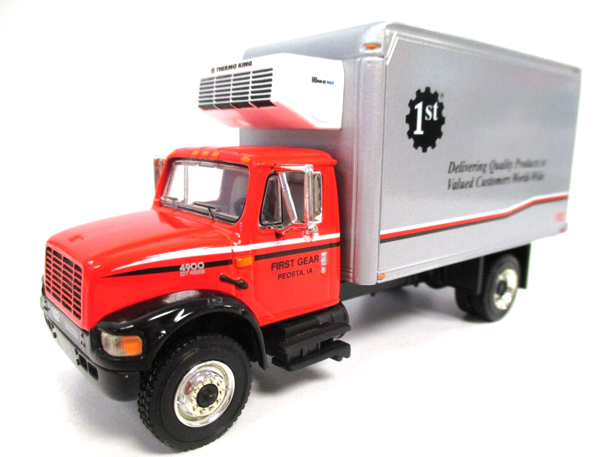 FIRST GEAR - INTERNATIONAL 4900 THERMO-KING BOX STRAIGHT