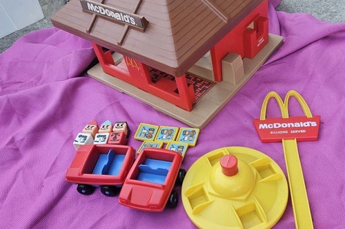 Vintage 1974 Playskool McDonalds Play Set #430 Restaurant Trays People Cars Sign - Picture 10 of 12