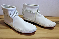 Minnetonka White Leather Fringe Ankle Moccasin Boots Back Zip Women Sz 6.5 NWOT