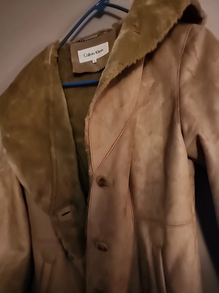 Abrigo largo vintage para mujer Calvin Klein imitación gamuza ribete de piel sintética S con capucha Foto 2 de 4