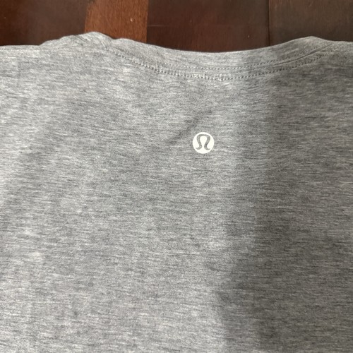 Lululemon Muscle Tank Women’s Size 10 Gray And White Muscle Hustle - Picture 3 of 5