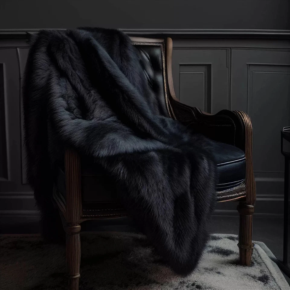 Fenrir Boreal Black Wolf Faux Fur Throw - Image 2 of 3