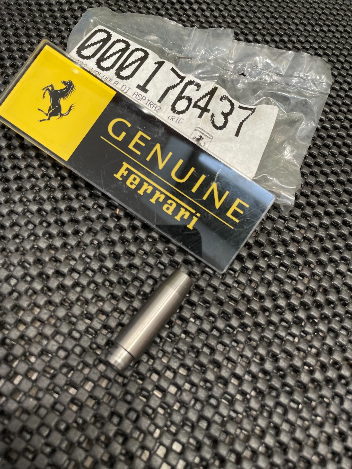 カメラ Ferrari 360/F355 Inlet Valve Guide #176437