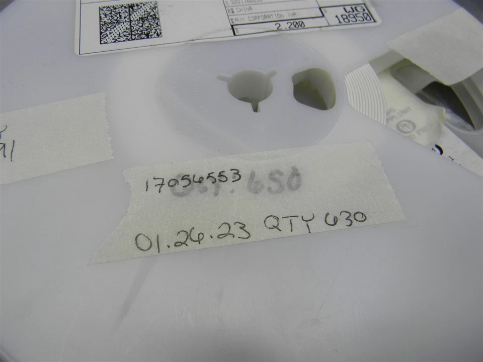 Carrete condensador de cerámica KYOCERA AVX 478-10544-6-ND de 630 Foto 3 de 4