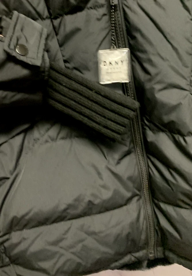 Chaqueta con capucha de plumón para mujer DKNY pequeña negra nueva Foto 4 de 4