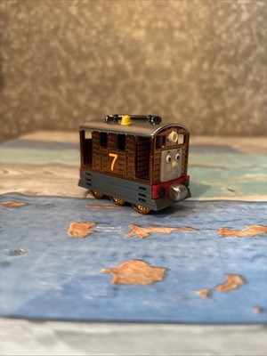 METALLIC TOBY ! THOMAS FRIENDS TRAIN Diecast TAKE N PLAY ALONG COLLECTOR PACK #1