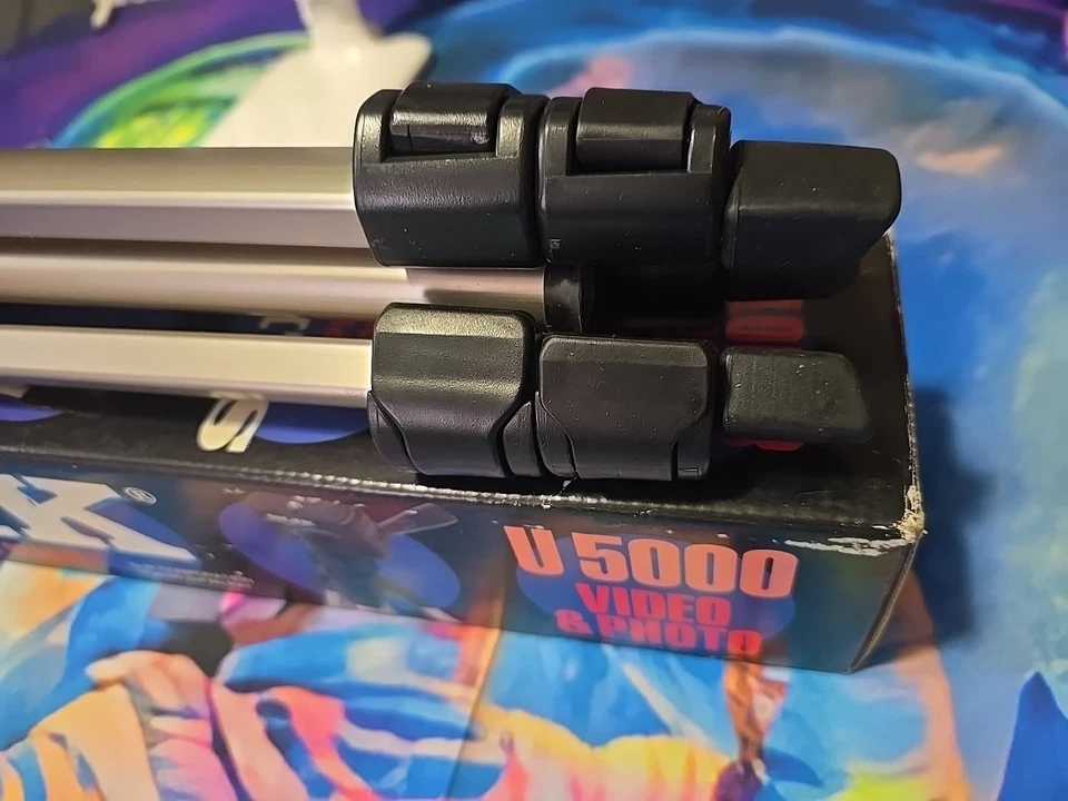 Silk U5000 Lightweight Camera Tripod 45" Slightly Used Condition (U 5000) - Image 4 of 4