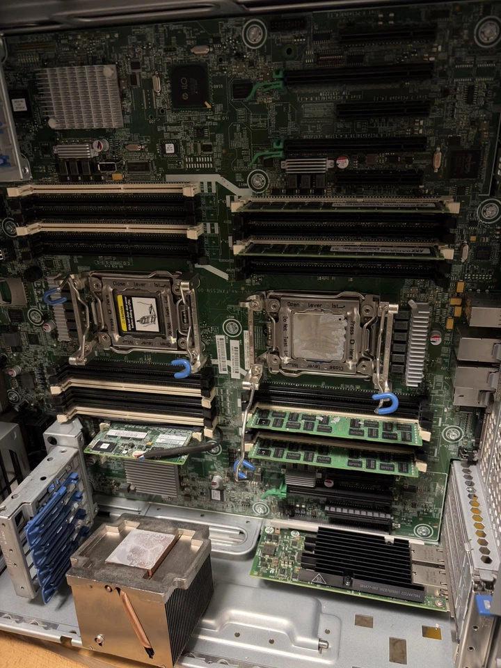 Server 12-bay HP ProLiant ML350p Gen8 Intel dual bi CPU (chassis + MB) LGA 2011 - Photo 2/4