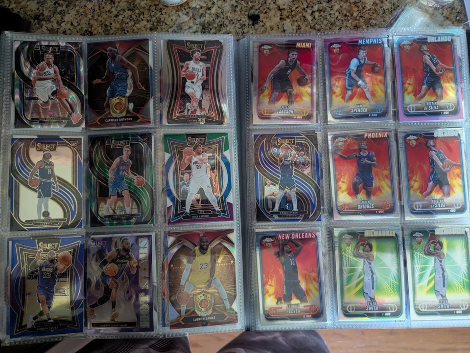 Más de 600 tarjetas coleccionables de baloncesto de la NBA de varios años. Prizm, Select, dos carpetas Foto 2 de 4