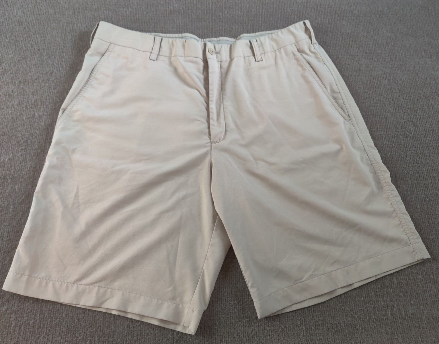 OFF WHITE X NIKE Nike Golf Fit Dry Ivory Performance Tech Wicking Golf Short Tag 36 misura 34x10