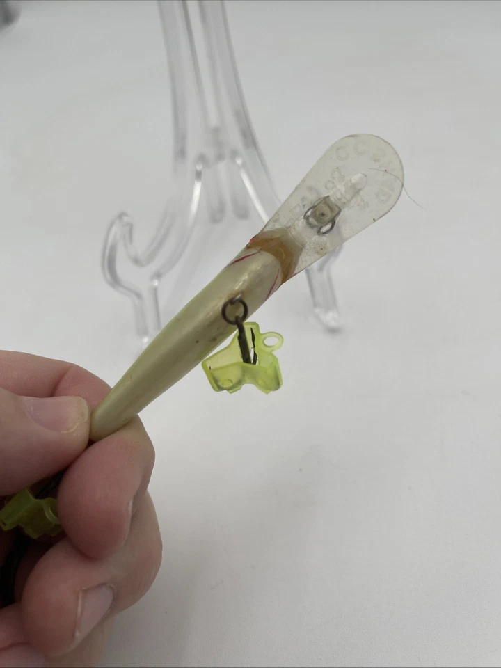 Cotton Cordell Deep Diving C.C. Shad Rattle Crankbait Good Condition Baby Bass - Image 4 of 4