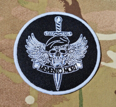 PatchKingdom Memento Mori Patch Brodé Pour équipement Tactique Drôle De Motard, Voyage, Brassard Autocollant Avec Boucle Auto-agrippante - Patch Décoratif Pour Sac à Dos (noir), 4 X 10 Cm