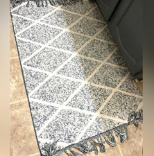 Costco microfiber Blue and White Patterned bath Rug mat