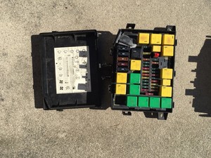 land rover range rover fuse box 1999 to 2002 p38 with relays fusesimage is loading land rover range rover fuse box 1999 to
