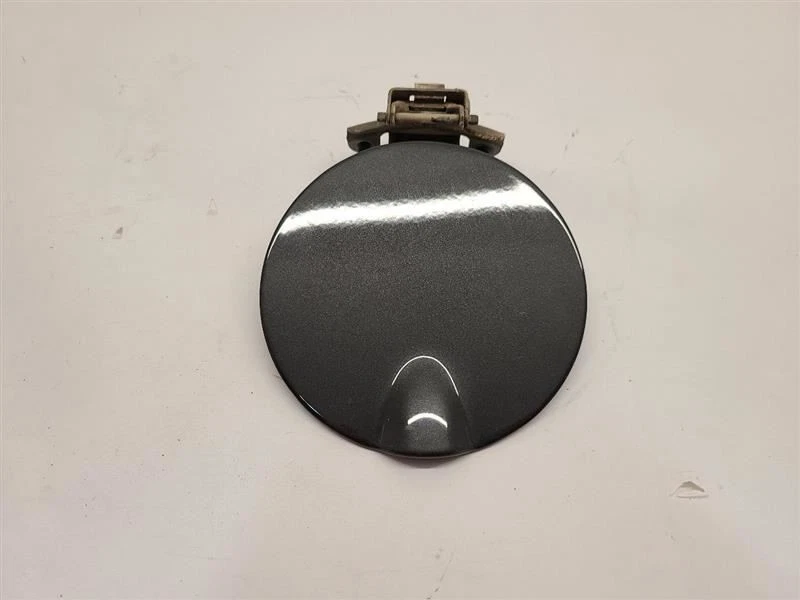 Серая дверь топливного бака Dodge Nitro 2007-2011 годов выпуска - Изображение 2 из 4