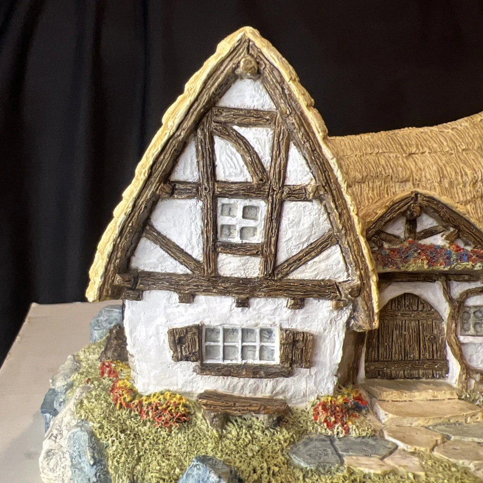 Lilliput Lane “Seven Dwarfs Cottage” The Disney Collection 50th Anniversary Ed. - Image 4 of 4