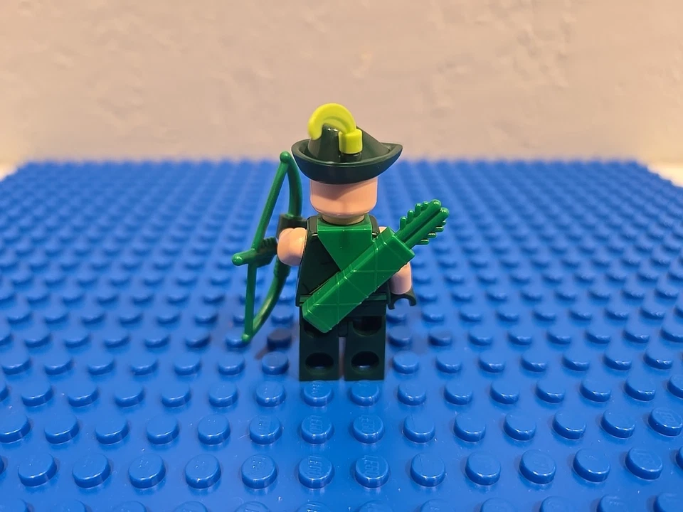 LEGO Green Arrow Minifigure - 70919 DC Batman Justice League Anniversary **NEW** - Image 3 of 4