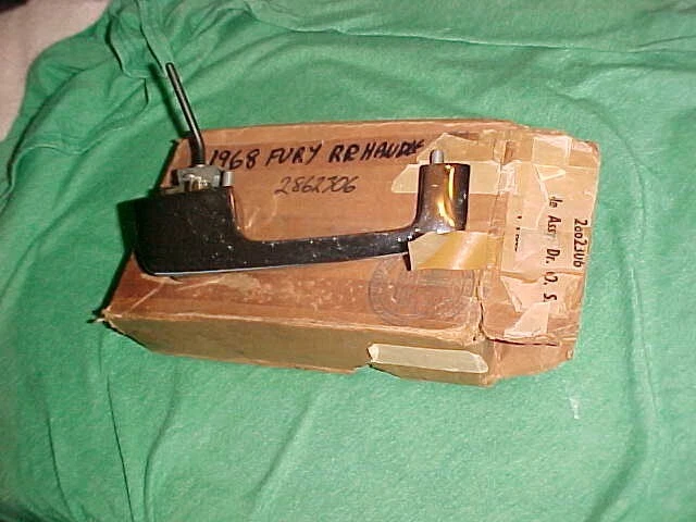 NOS 1968 PLYMOUTH FURY RIGHT REAR DOOR HANDLE NOS Mopar 2862306 - Imagem 2 de 2