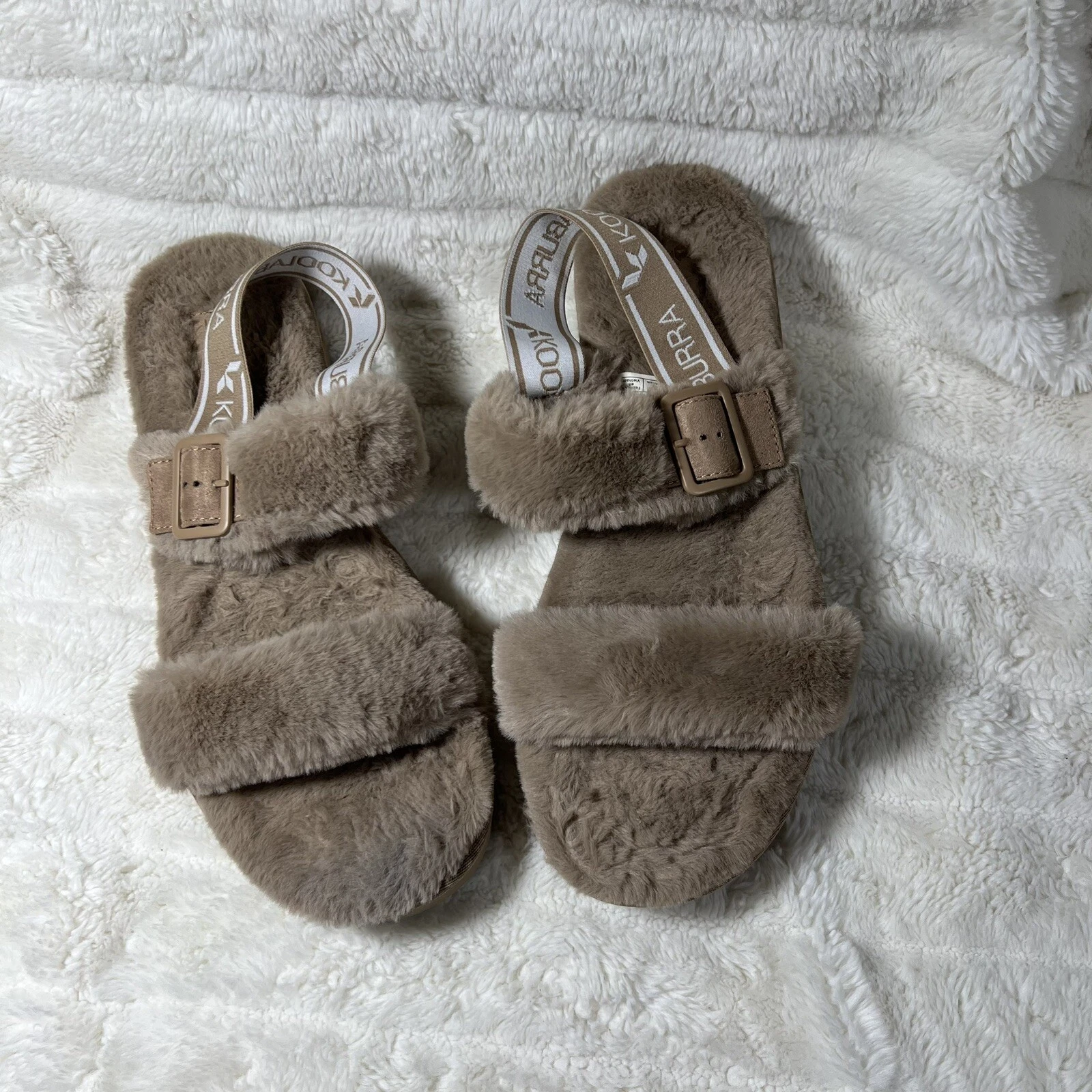 Sandali fuzzy Koolaburra by UGG con cinturino posteriore Fuzz Oh Anfora taglia 11