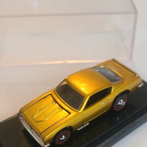 Hot Wheels Redlines Barracuda Plymouth Diecast Car Gold 1:64 1968 Model
