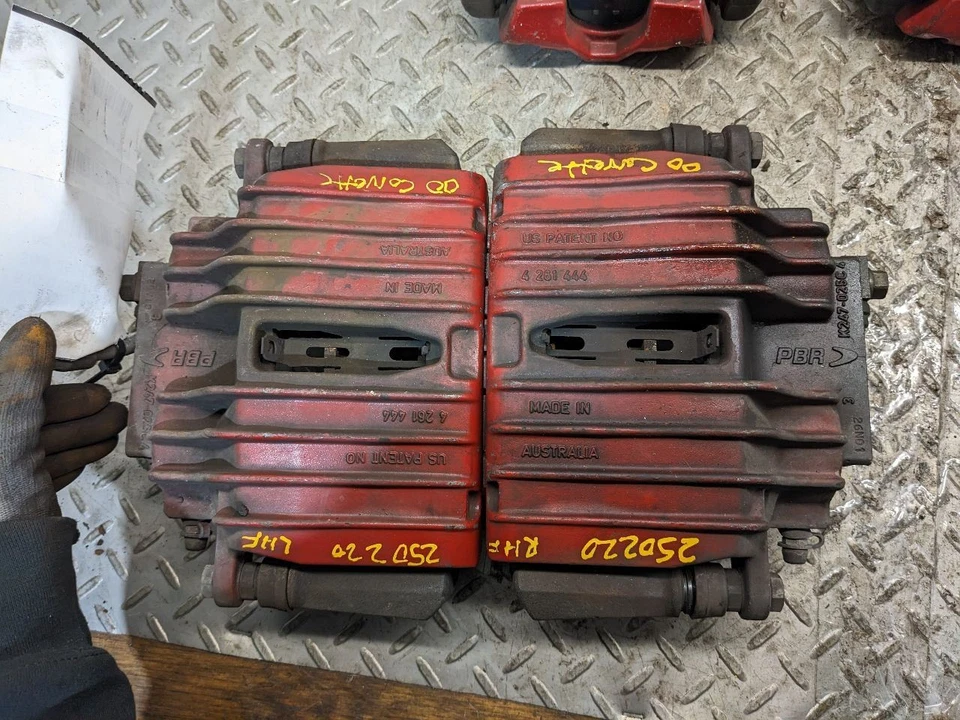 Pinzas delanteras y traseras Corvette 97-04 OEM izquierda derecha conductor pasajero 1172775 Foto 3 de 4