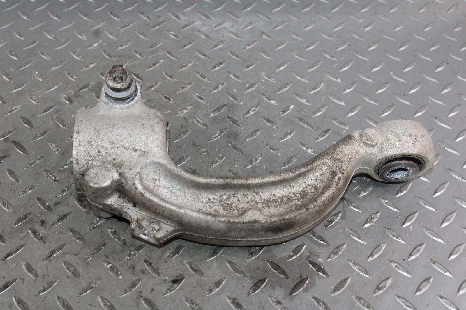 Maserati Ghibli 2014-2024 Front Right Bracket assembly