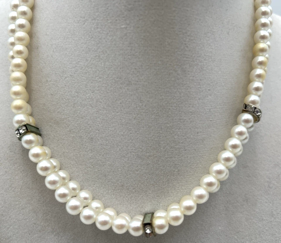 CAROLEE FAUX PEARL & RHINESTONE CHOKER 项链 13 英寸双股 — 第 2/4 张图片