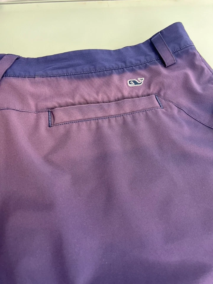 Pantalones Cortos de Golf Vineyard Vines Fairway para Hombres 38 Púrpura Iridiscente Frente Plano Elastizados Foto 4 de 4