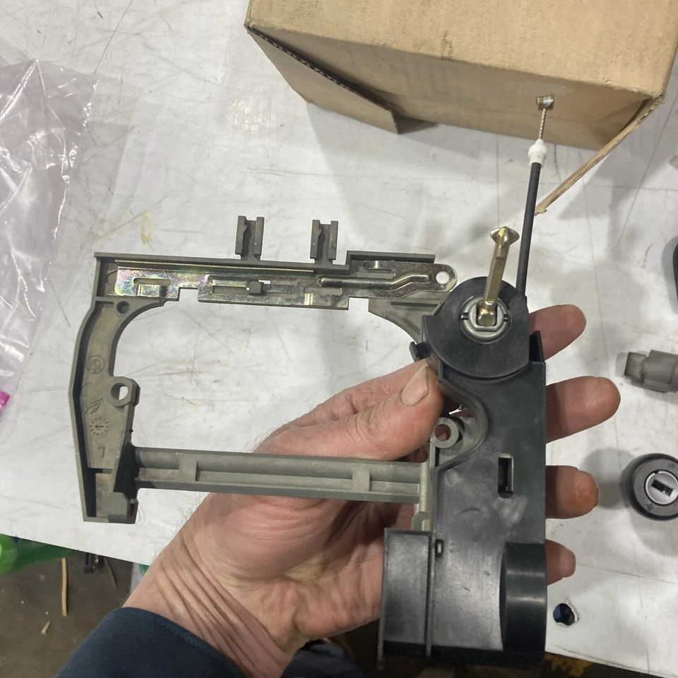 1995 BMW 740i 740il 750il conjunto de trava 51218150065 NOVO FABRICANTE DE EQUIPAMENTO ORIGINAL 4 travas e 4 chaves - Imagem 4 de 4