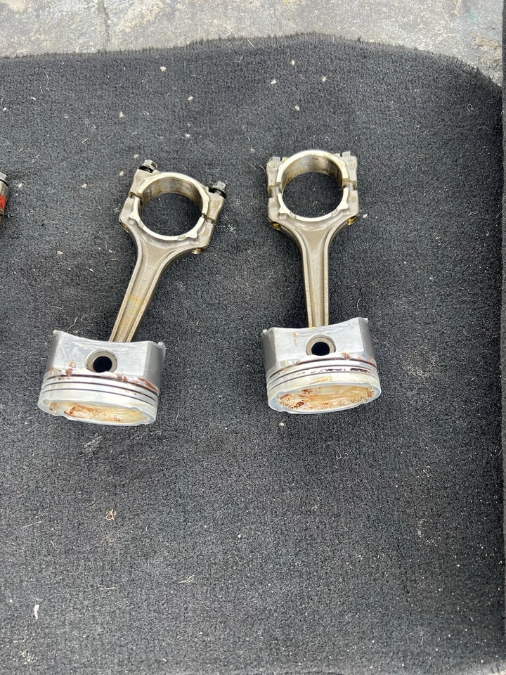 Juego de 4 pistones y bielas de motor FIAT 500 Sport 1.4L Foto 2 de 4