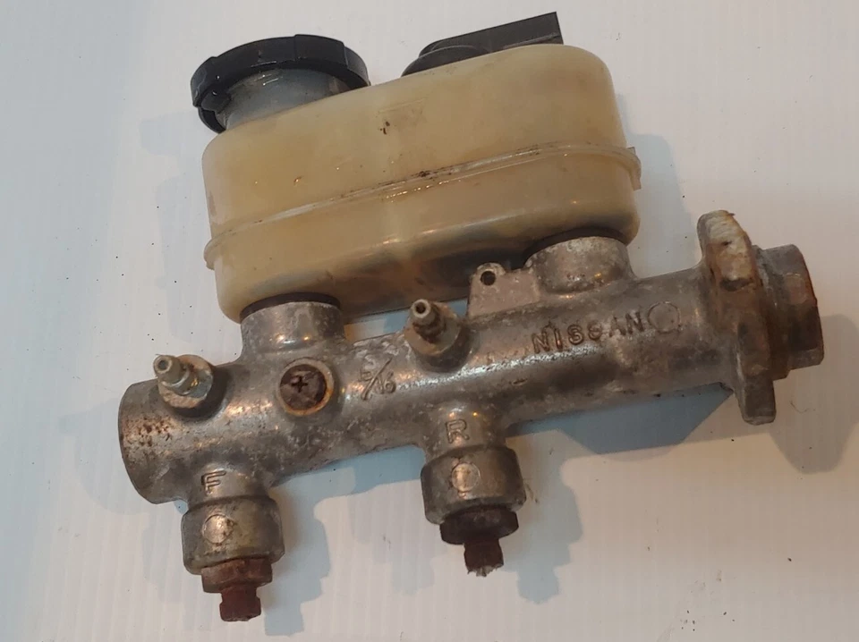 Conjunto de cilindro maestro de freno Datsun 280zx L28 1982-1983 Foto 3 de 4