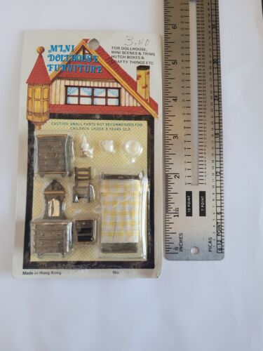 Mini Dollhouse Furniture Bedroom Set With 8 Miniature Pieces. - Picture 3 of 4