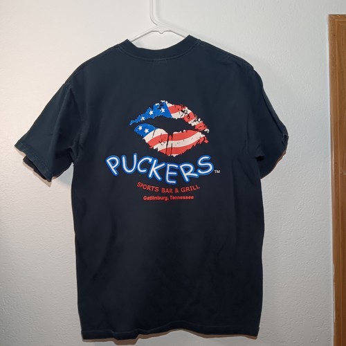 PUCKERS Sports Bar & Grill Gatlinburg, Tennessee Black Shirt Anvil Cotton