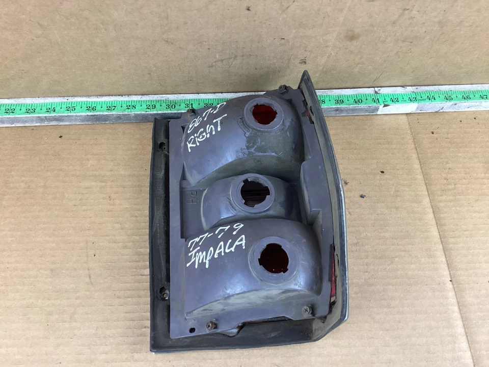 Luz trasera lateral del pasajero derecho Chevrolet Impala Wagon 1977-1979 5968310 OEM Foto 4 de 4