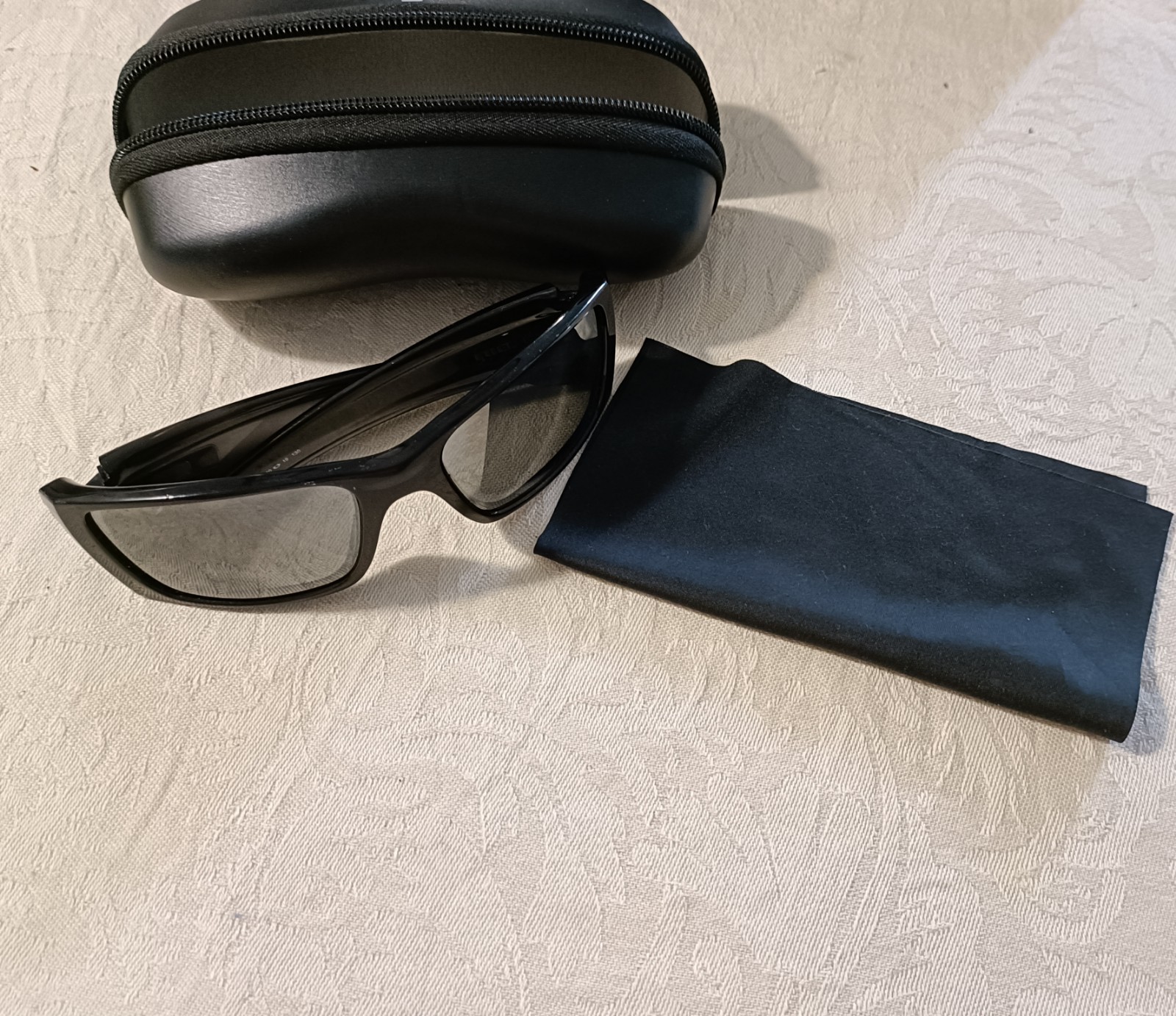 Lunettes Oakley Fuel Cell OO9096-83 pour éviter la fatigue oculaire au soleil