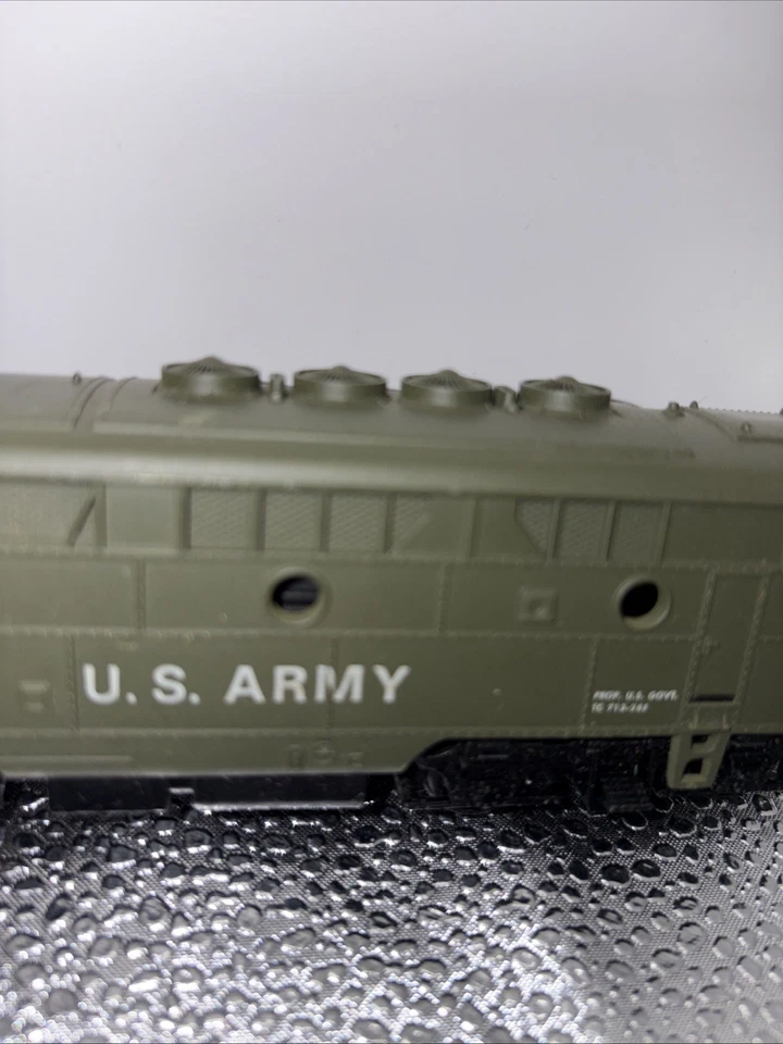 Model Power United States ArmyDiesel Loco HO Scale - Image 4 of 4