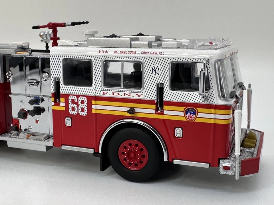  Code 3 Collectibles FDNY Seagrave Pumper Engine 68 New York Yankees E68 (12831) - Image 4 of 4