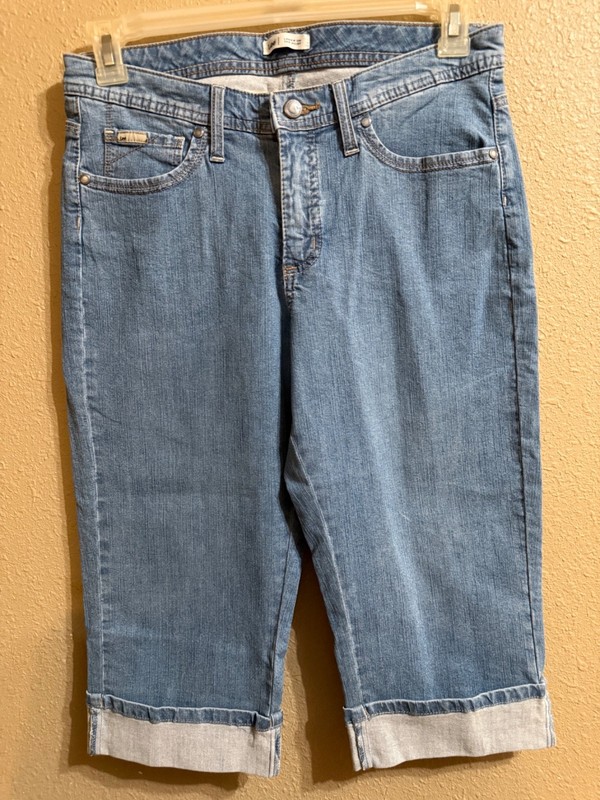 LEE DENIM CAPRI JEANS SZ 12 PETITE LIGHT WASH STRETCH CUFFED TAPERED LEG